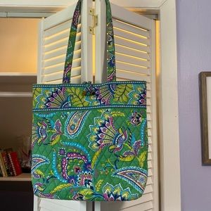Medium sized Vera Bradley shoulder bag
